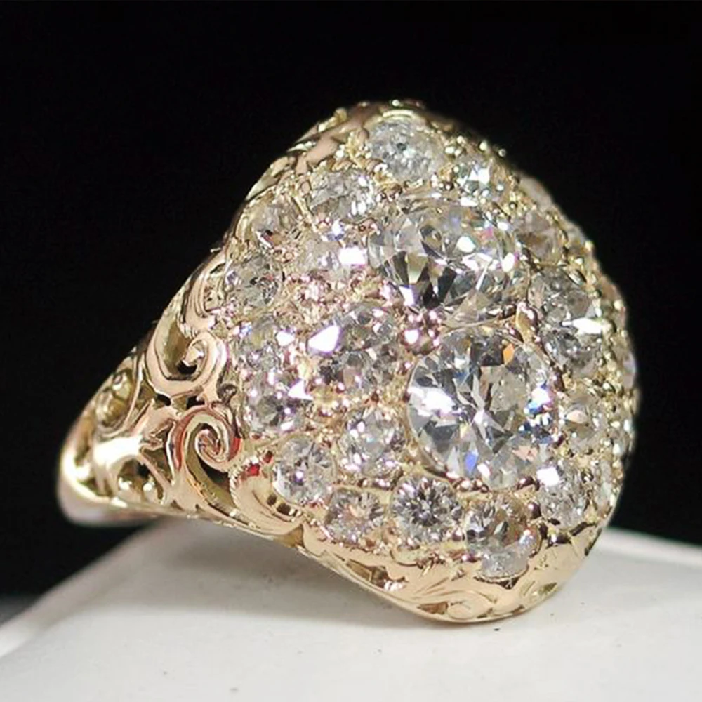 Exclusive Vintage Gold Ring with Round Diamonds